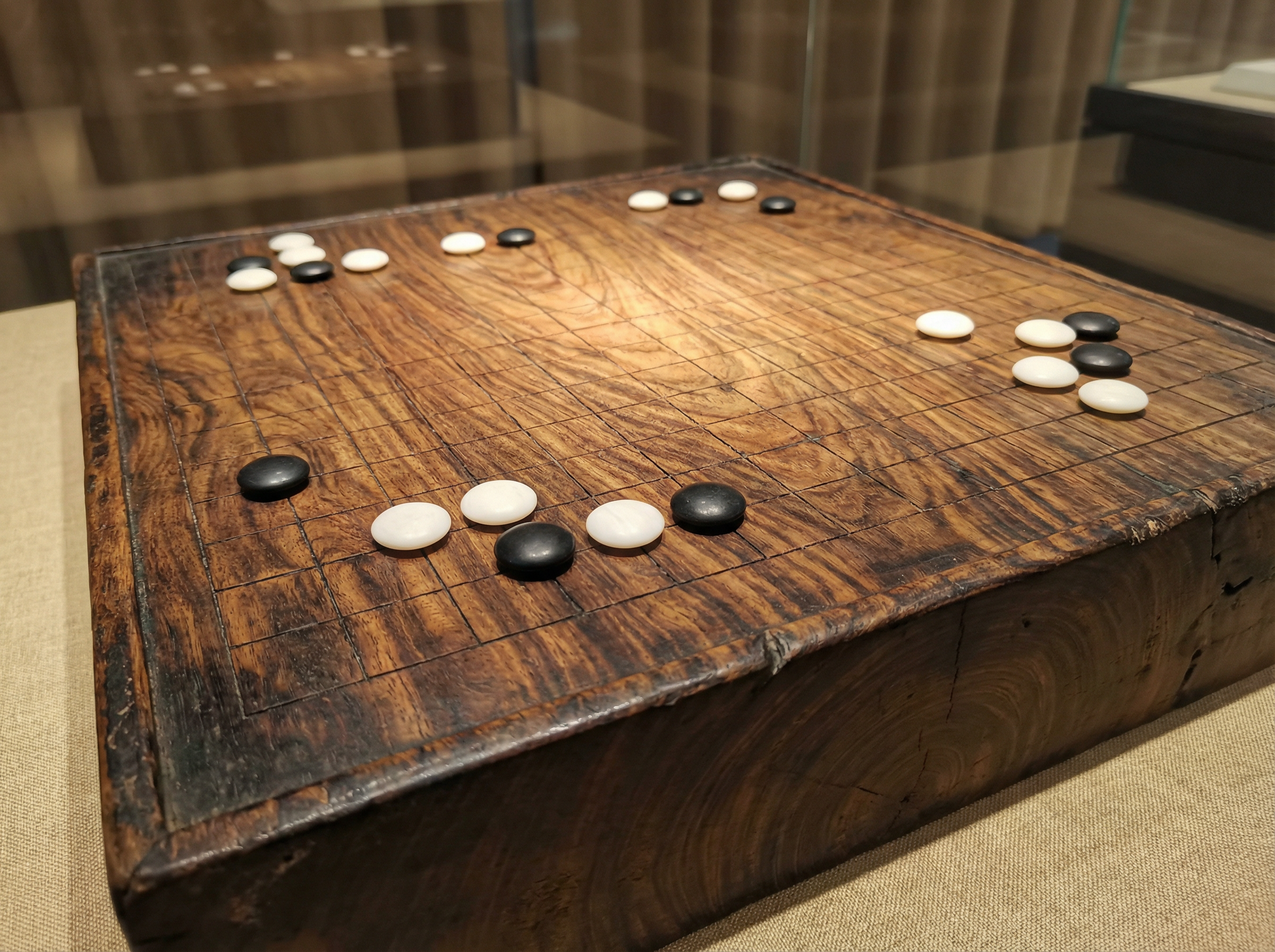 开元棋牌 - 清代楠木棋盘珍品展示